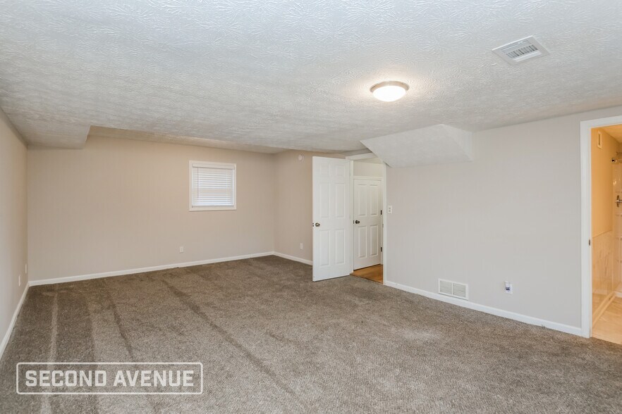 Building Photo - 6290 Silver Spur Dr