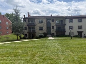Building Photo - Bright & Spacious Condo in Sought-After Glenhardie Community