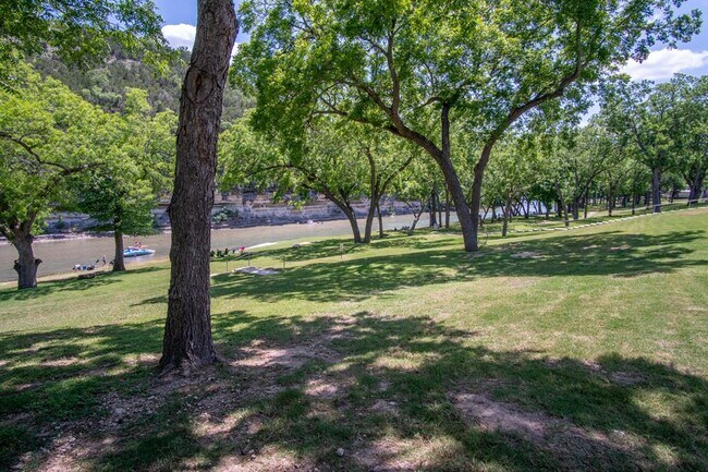 Building Photo - 540 River Run