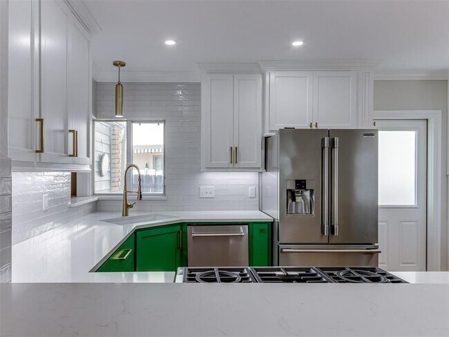 Building Photo - 2933 Cummings Dr