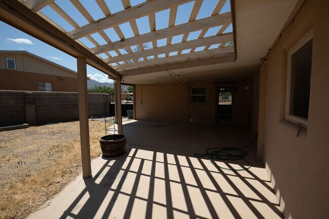 Building Photo - 3 Bedroom 1.75 bath with Solar Panels