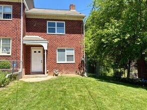 Building Photo - 2 Bedroom 1 Bathroom Townhome Available in Lancaster!