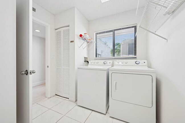 Building Photo - 15450 Pembridge Dr
