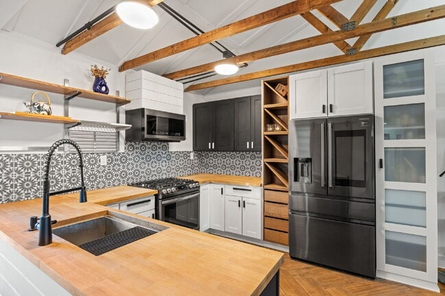 Building Photo - 6904 Cherry Meadow Dr