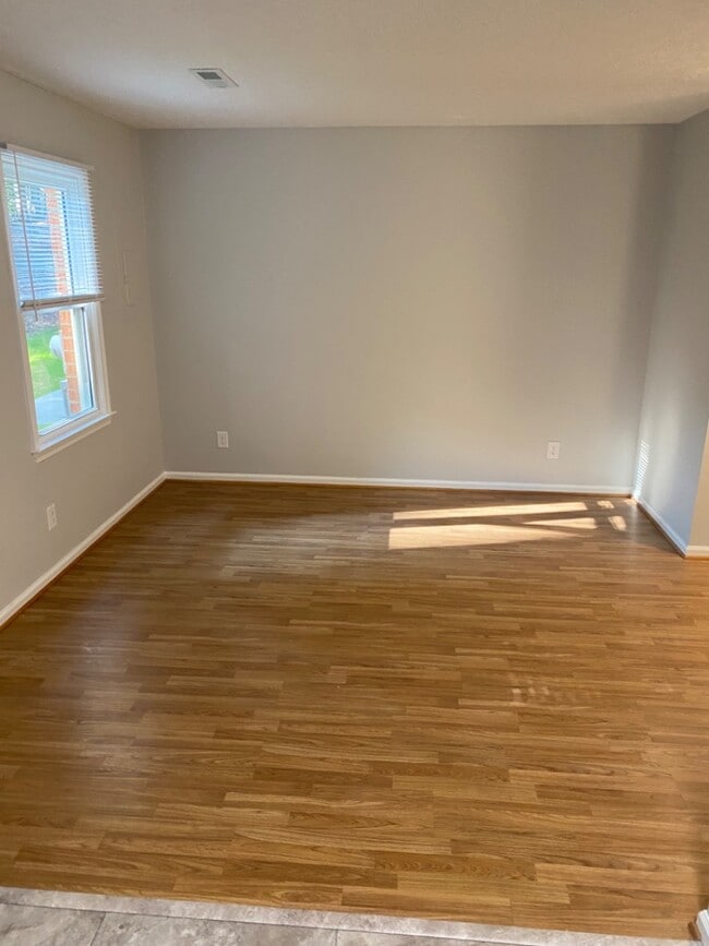 Building Photo - 691 Timberlake Dr