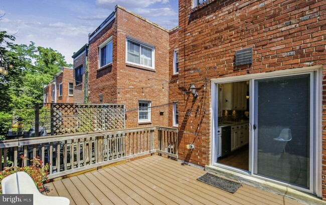 Building Photo - 1770 Hobart St NW