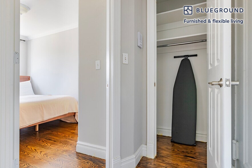 Building Photo - 562 Hudson St