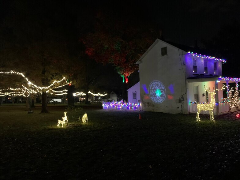 Building Photo - 520 Harry St