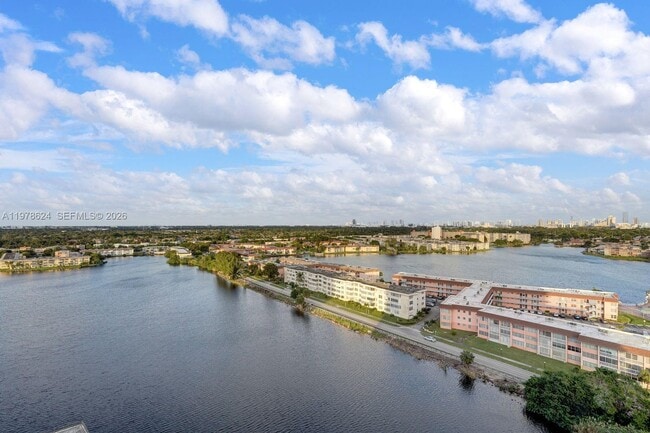 Building Photo - 1351 NE Miami Gardens Dr