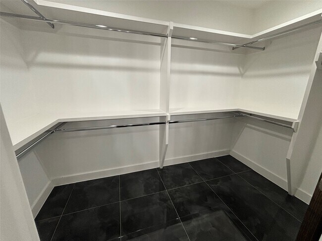 Building Photo - 430 N Hutcheson St