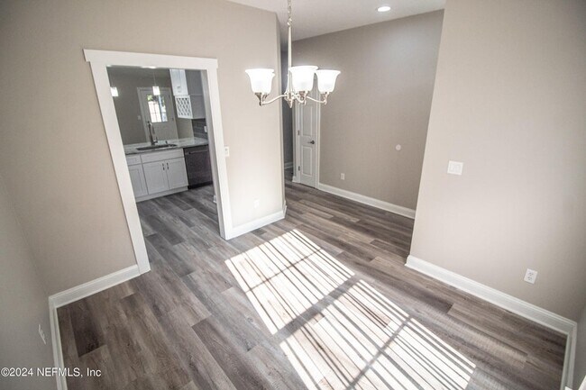 Building Photo - 3839 Union Pacific Dr W
