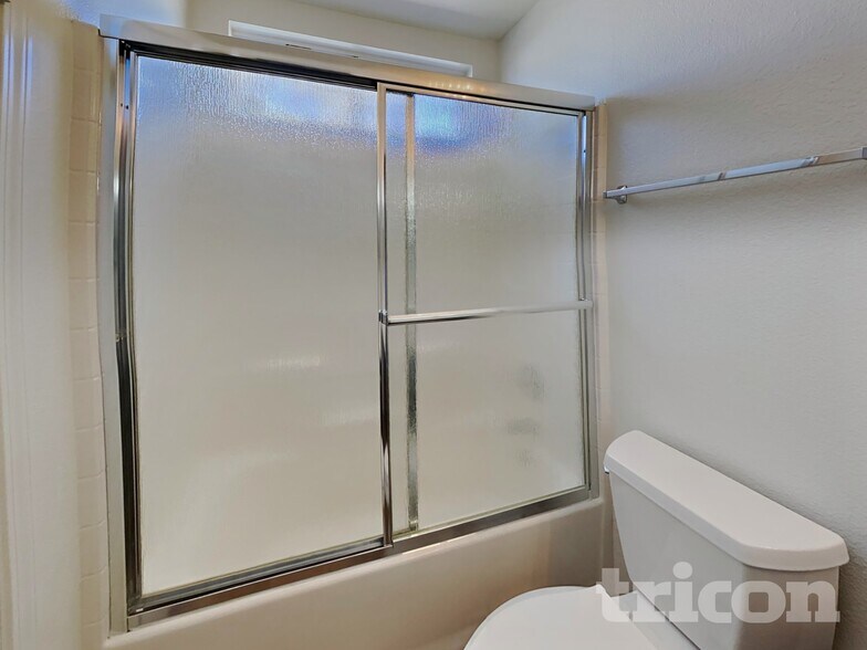 Building Photo - 2030 Maui Surf Ave