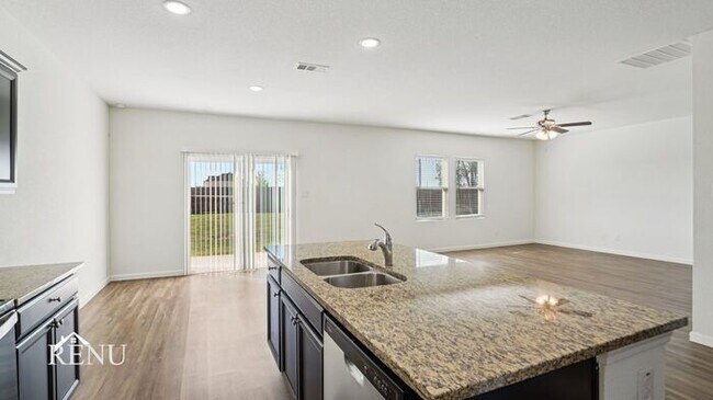 Building Photo - 758 Oakhurst Dr