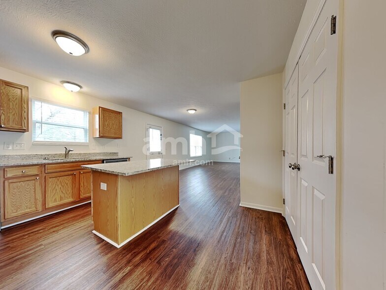 Building Photo - 6645 Water Lily Ln