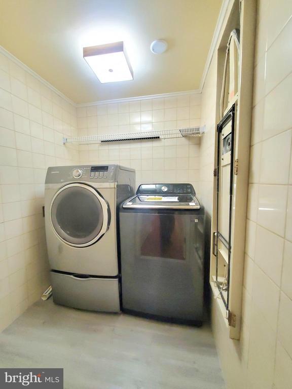 Building Photo - 742 S Granada St