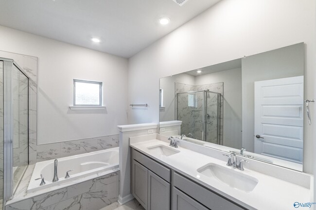 Building Photo - 14976 Greenleaf Dr
