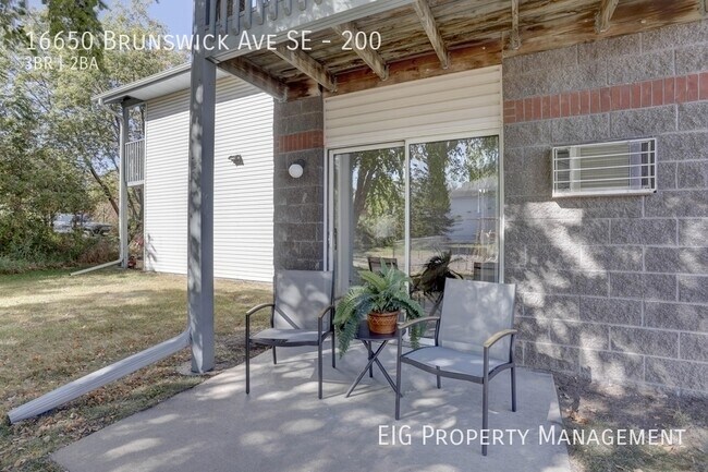 Building Photo - 16650 Brunswick Ave SE