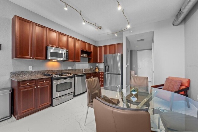 Building Photo - 150 E Robinson St