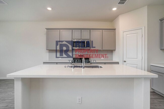 Building Photo - Charming 3-Bedroom Home in Desirable Neighborhood!