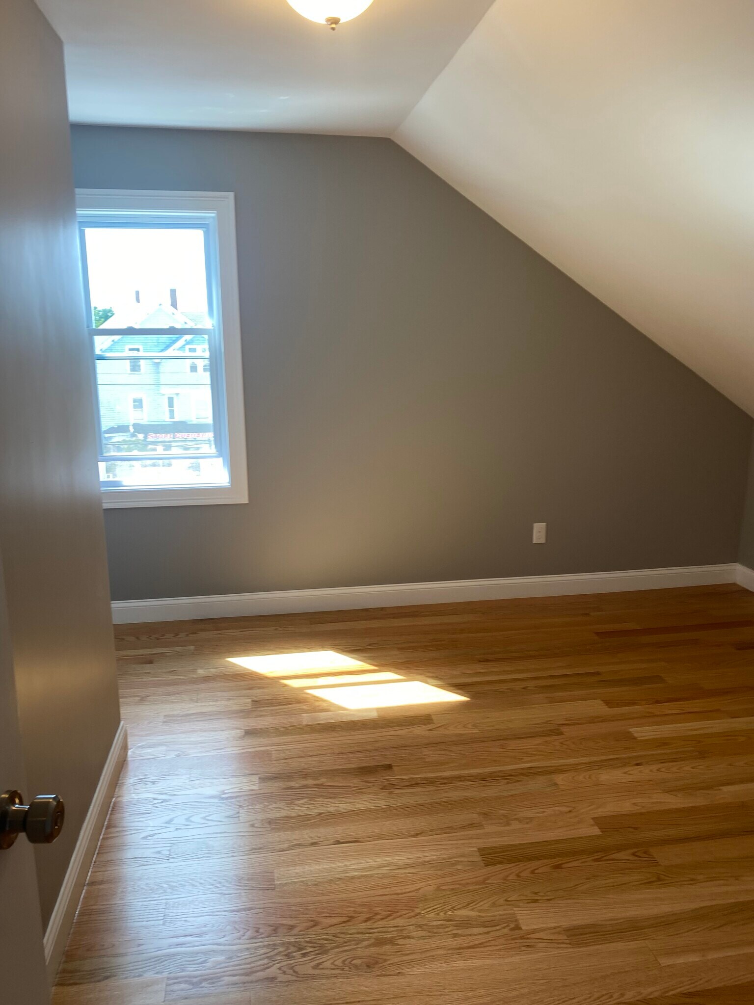 Building Photo - 1190 Plymouth Ave