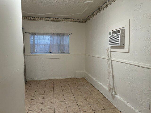 Building Photo - 709 S 11th St