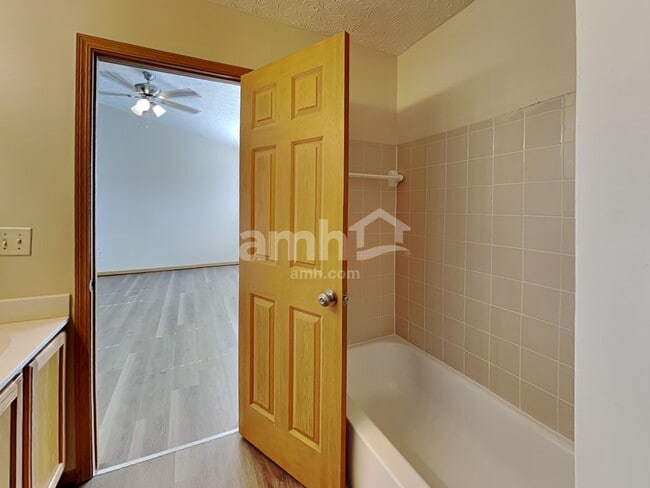 Building Photo - 8510 Reynoldswood Dr