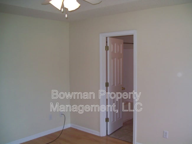 Building Photo - 235 Alawana