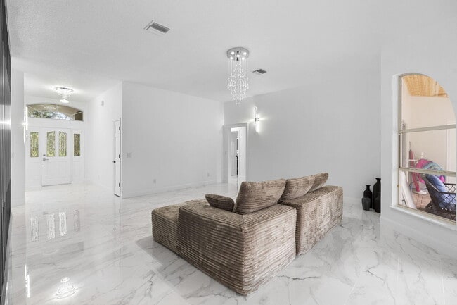 Building Photo - 2120 Lakebreeze Way