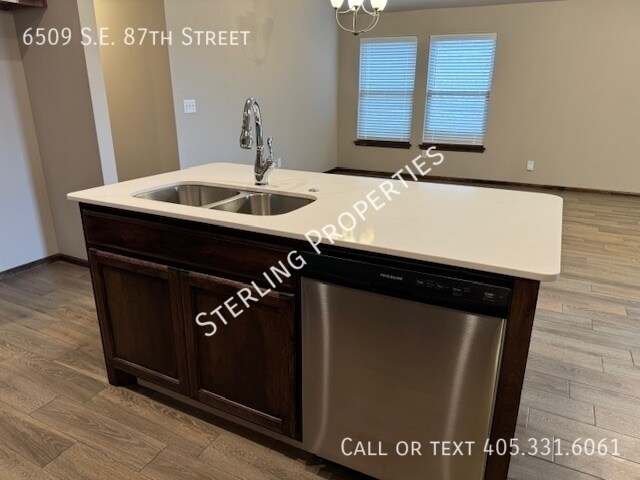 Building Photo - 6509 SE 87th St