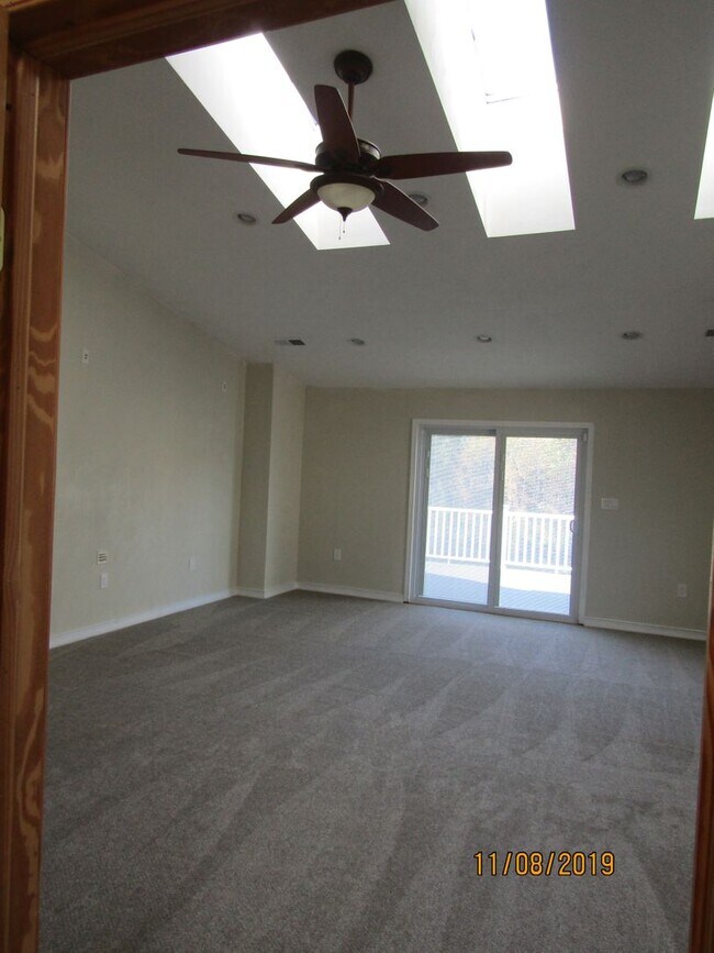 Building Photo - Weeping Cedar Trail