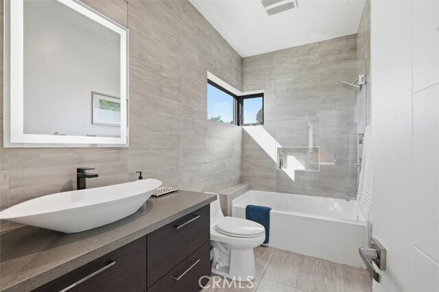 Building Photo - 5487 Blanco Way