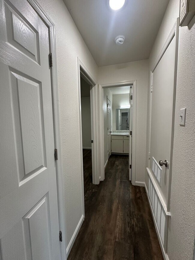 Building Photo - Kinkead Duplex