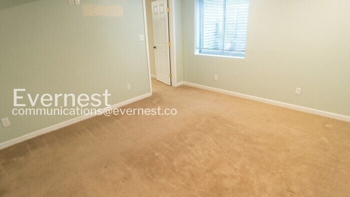 Building Photo - 250 Opal Ct