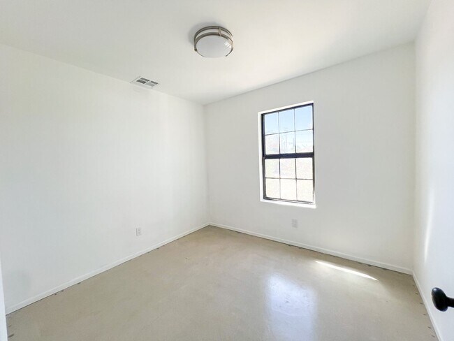 Building Photo - A Newly Remodeled 3 Bedroom