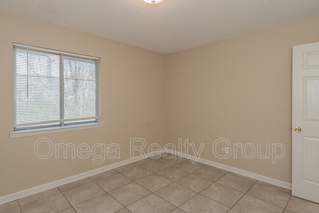 Building Photo - 1600 14th Ave E