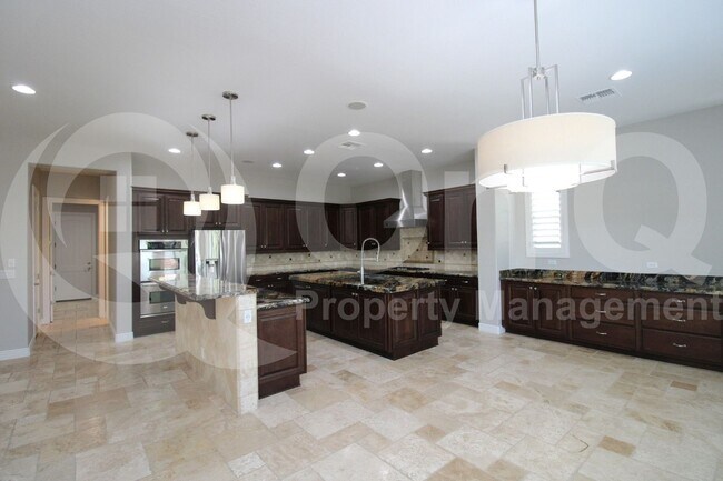 Building Photo - 2832 E Los Altos Rd
