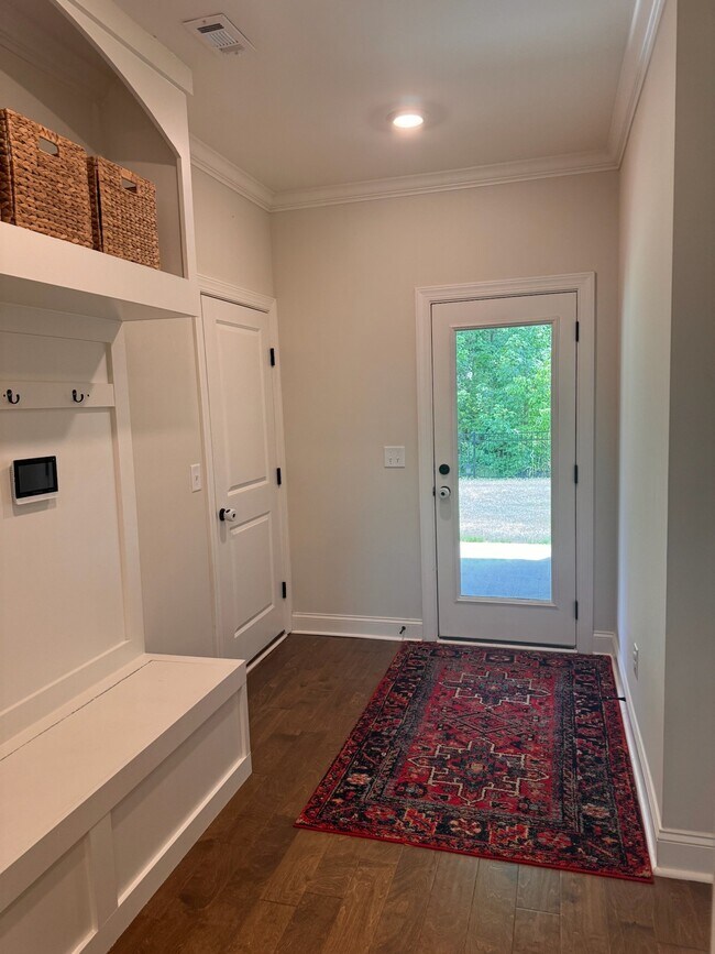 Building Photo - 854 Clear Spring Dr