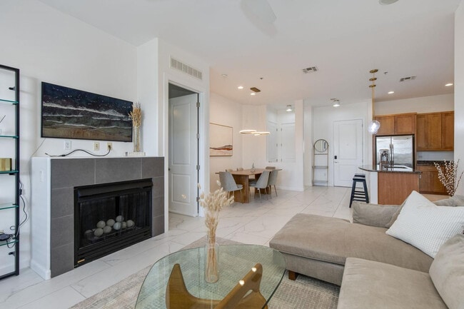 Building Photo - 7291 N Scottsdale Rd