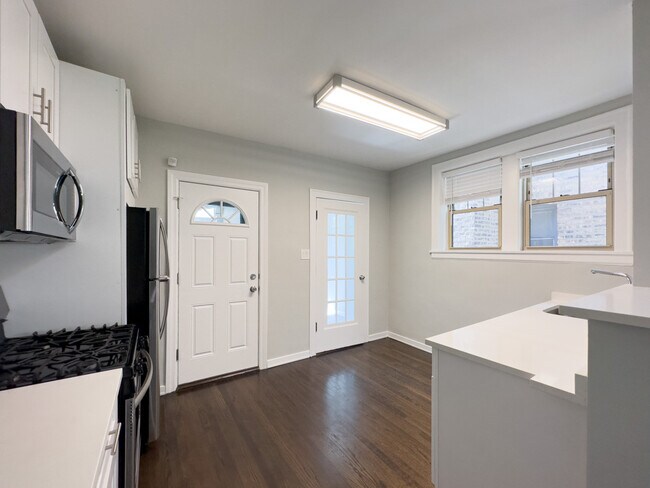 Building Photo - 5259 W Nelson St