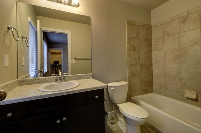 Building Photo - 3 bedroom Ivory Ridge Townhome