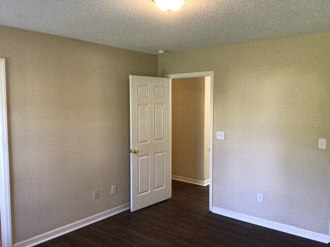 Building Photo - 140 Haven Grove Trl