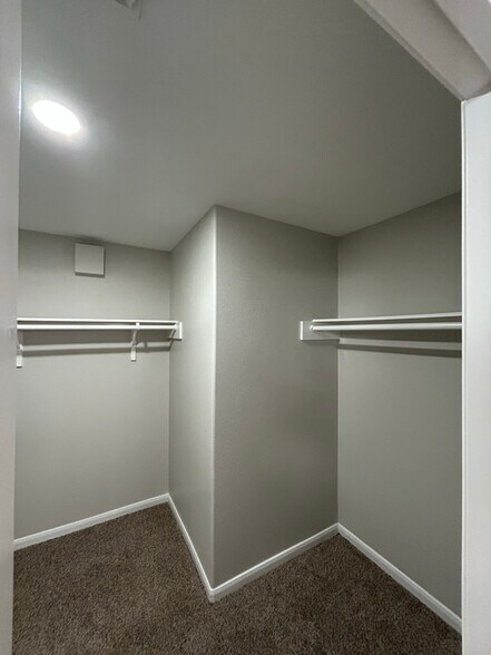 Building Photo - 21725 York Timbers Dr