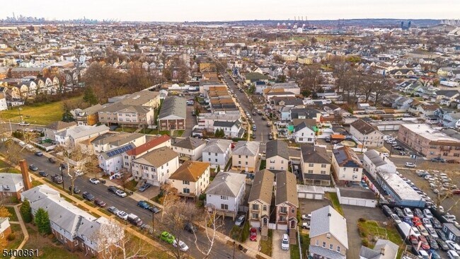 Building Photo - 466 Lidgerwood Ave