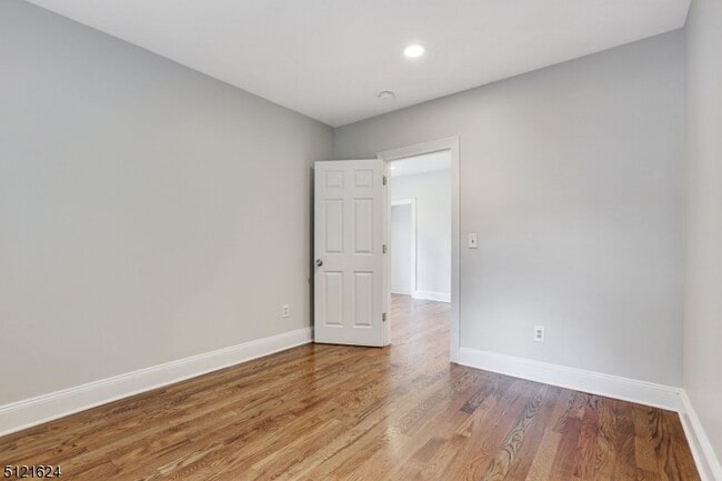 Building Photo - 302 N 10th St