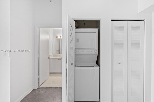 Building Photo - 133 NE 2nd Ave