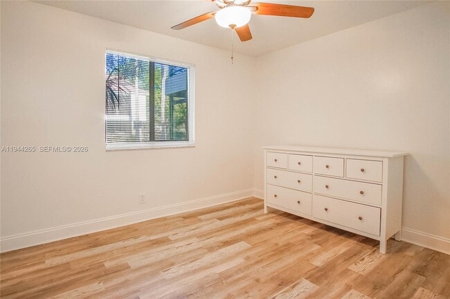 Building Photo - 606 Gardens Dr