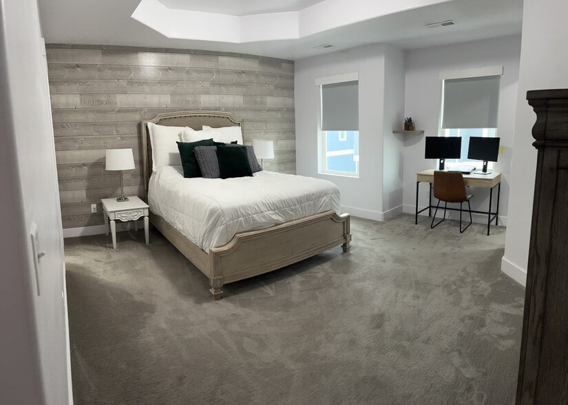 Master Bedroom 1 - 1822 W Torlundy Dr