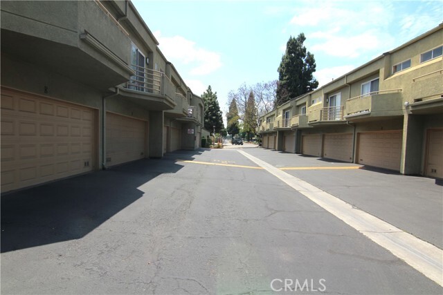Building Photo - 15349 Hunsaker Ave