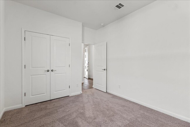 Building Photo - 133 Grn Knl Ln