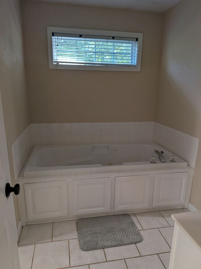 Building Photo - 4108 Cedar Crest Ln